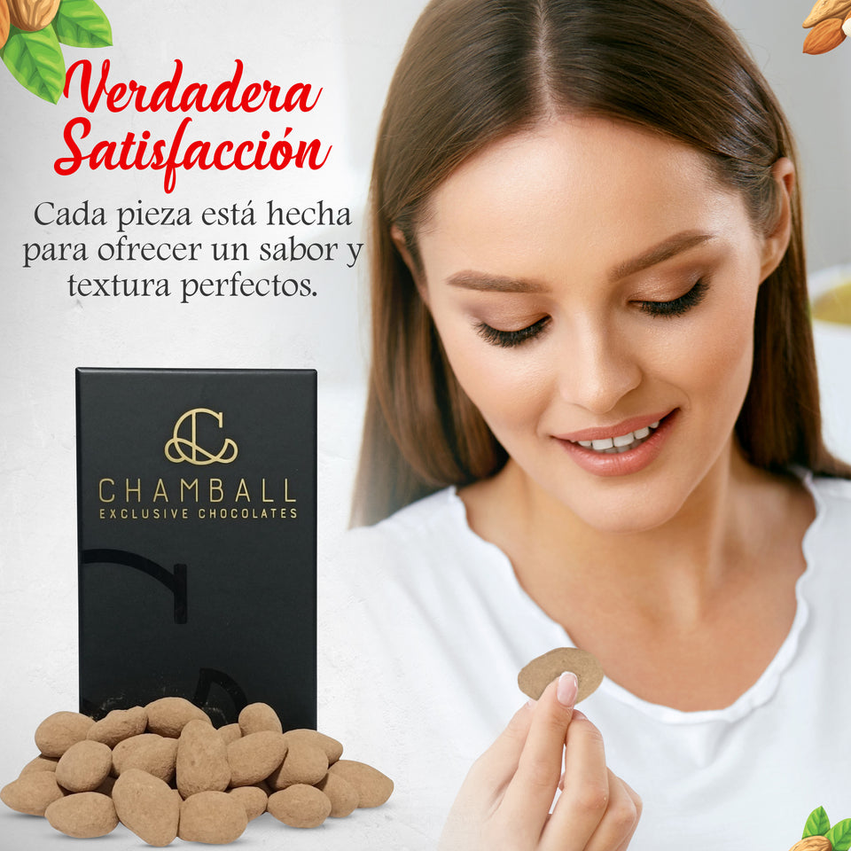Almendras garrapiñadas con chocolate negro y polvo de cacao